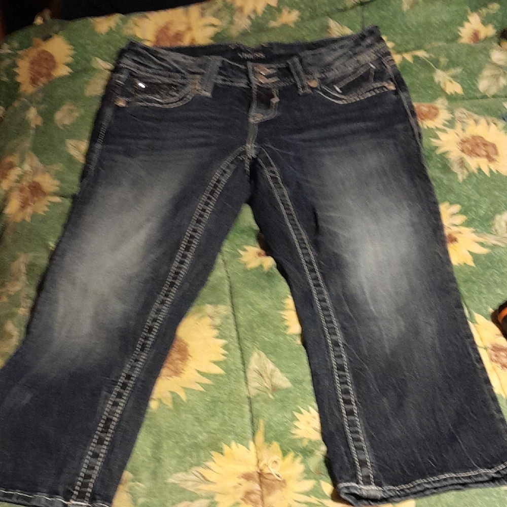 Vigoss Blue Ankle Cropped Jeans with Distressed Details Size 3/4 Womens, Junior